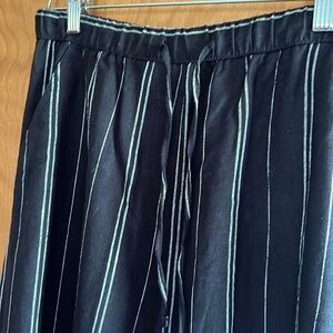 Land ‘n Sea Black and White Stripe/Striped Linen Pant-Like New!